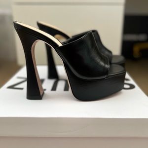 NWB Schutz Haila Casual Platform Sandal